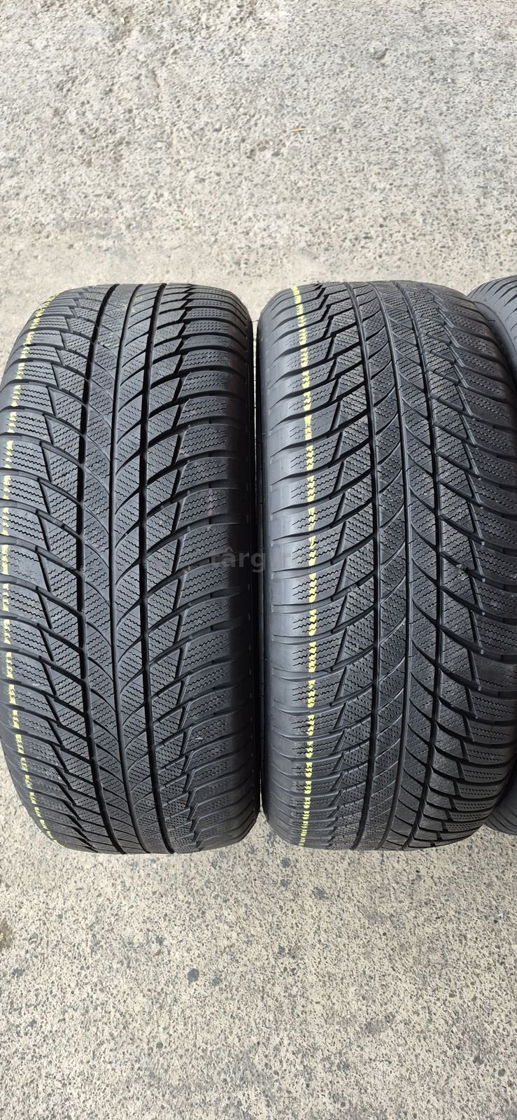 4 anvelope iarna runflat Bridgestone 245/50/19.Pretul este pe bucata 2