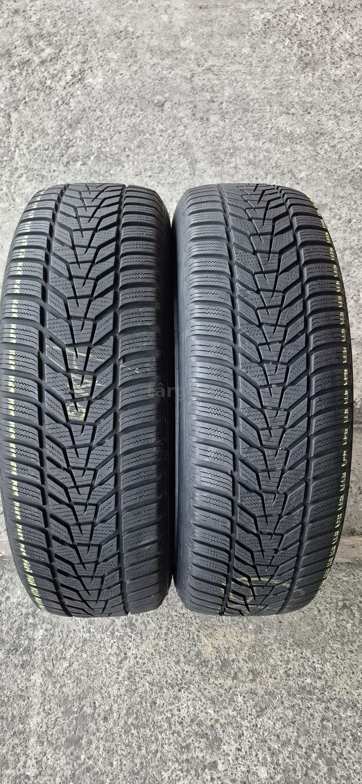 2 anvelope iarna Hankook 235/65/18,dot 2021.Pretul este pe bucata