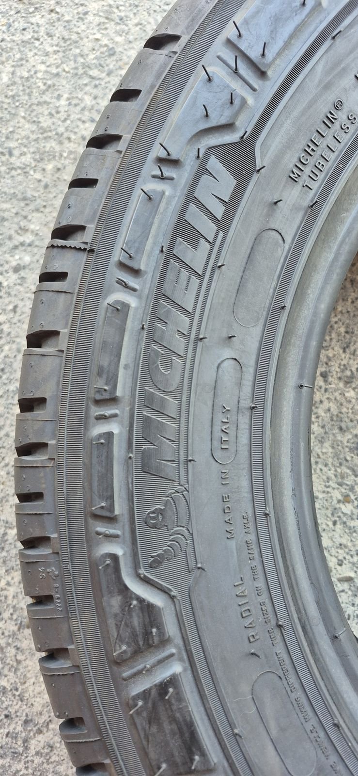 4 anvelope vara noi Michelin 215/65/16C,dot 2021.Pretul este pe bucata. 4