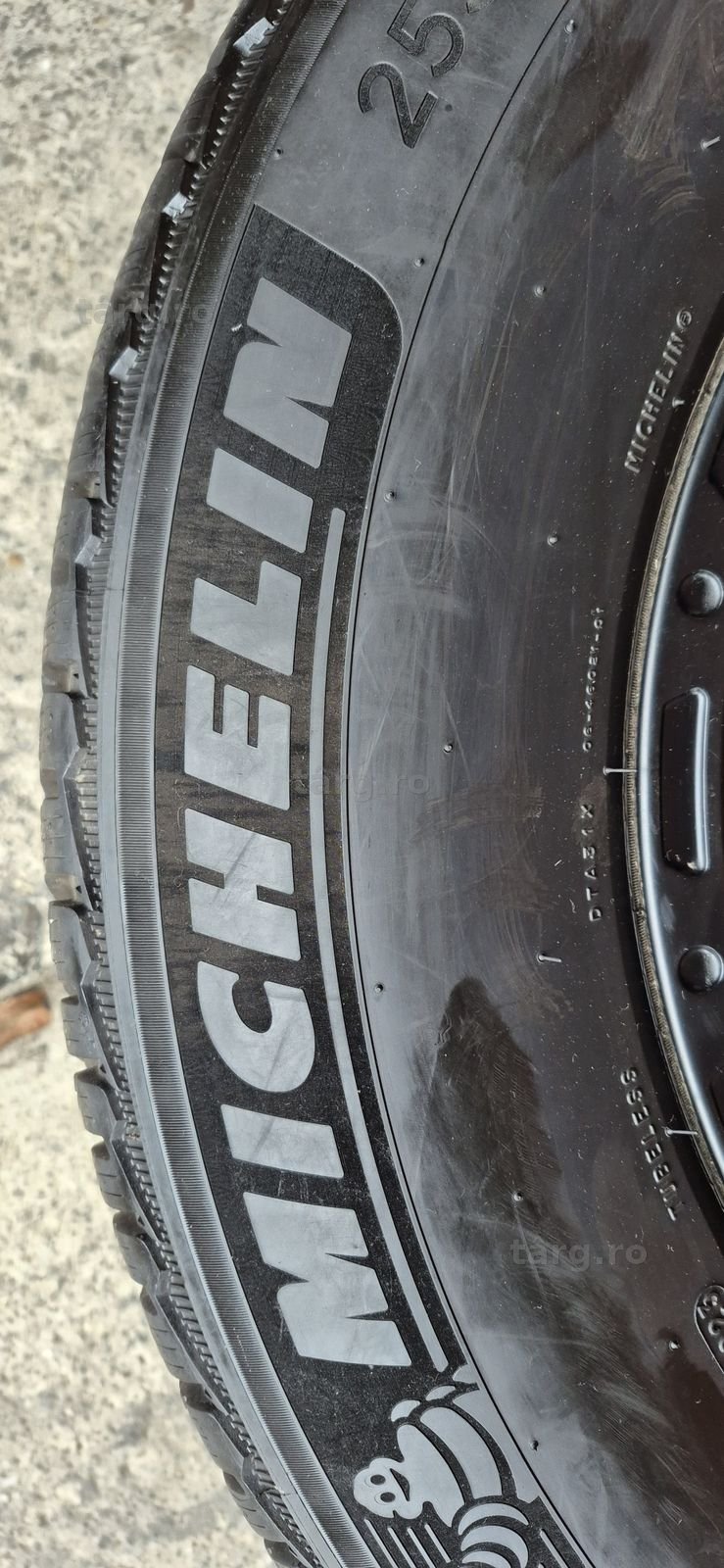 4 anvelope iarna ca si noi Michelin 255/70/18.Pretul este pe bucata. 4