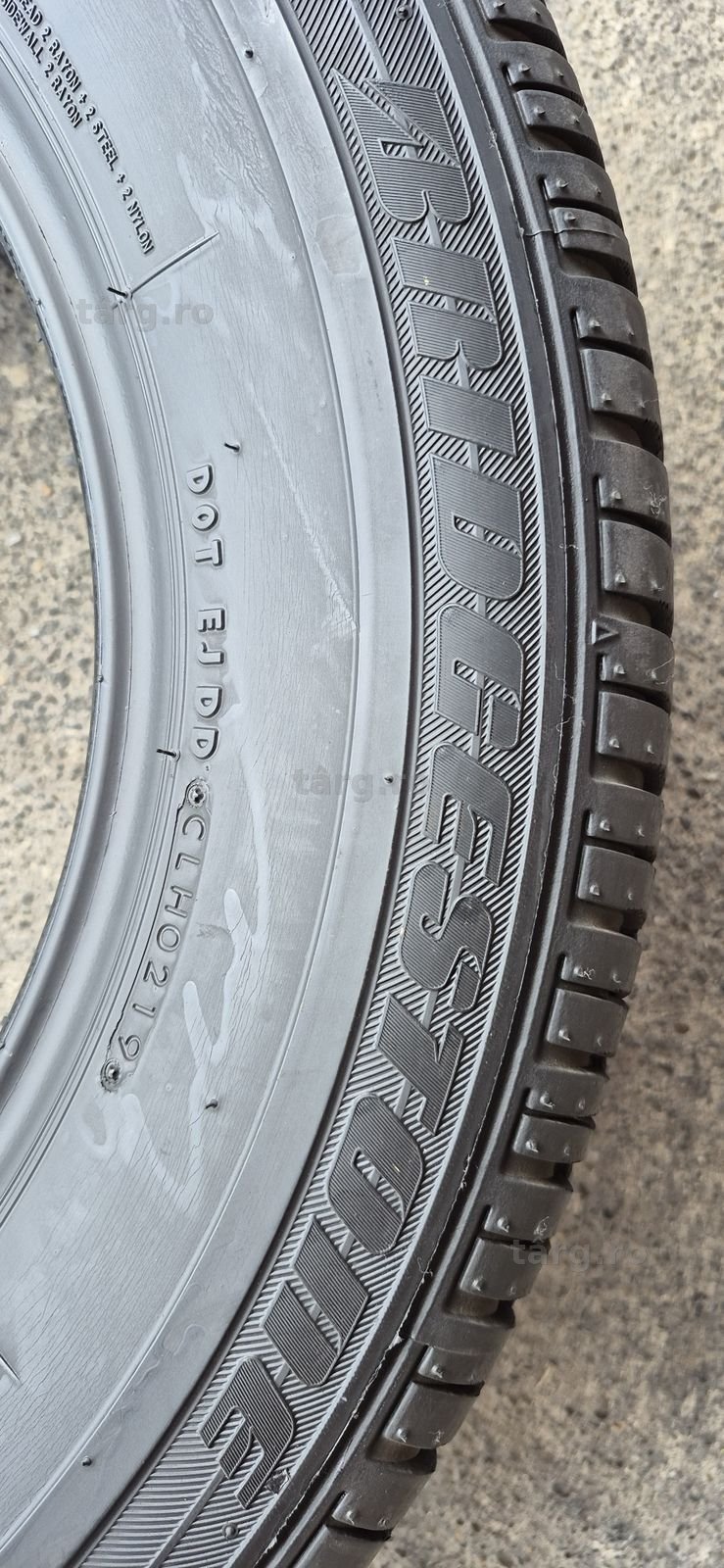 2 anvelope vara Bridgestone 235/60/17.Pretul este pe bucata. 3