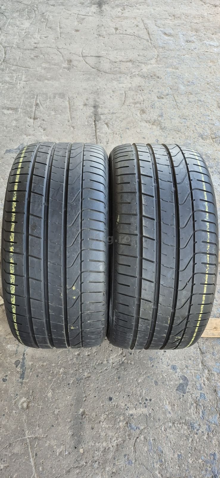 2 anvelope vara Pirelli 265/40/19.Pretul este pe bucata.