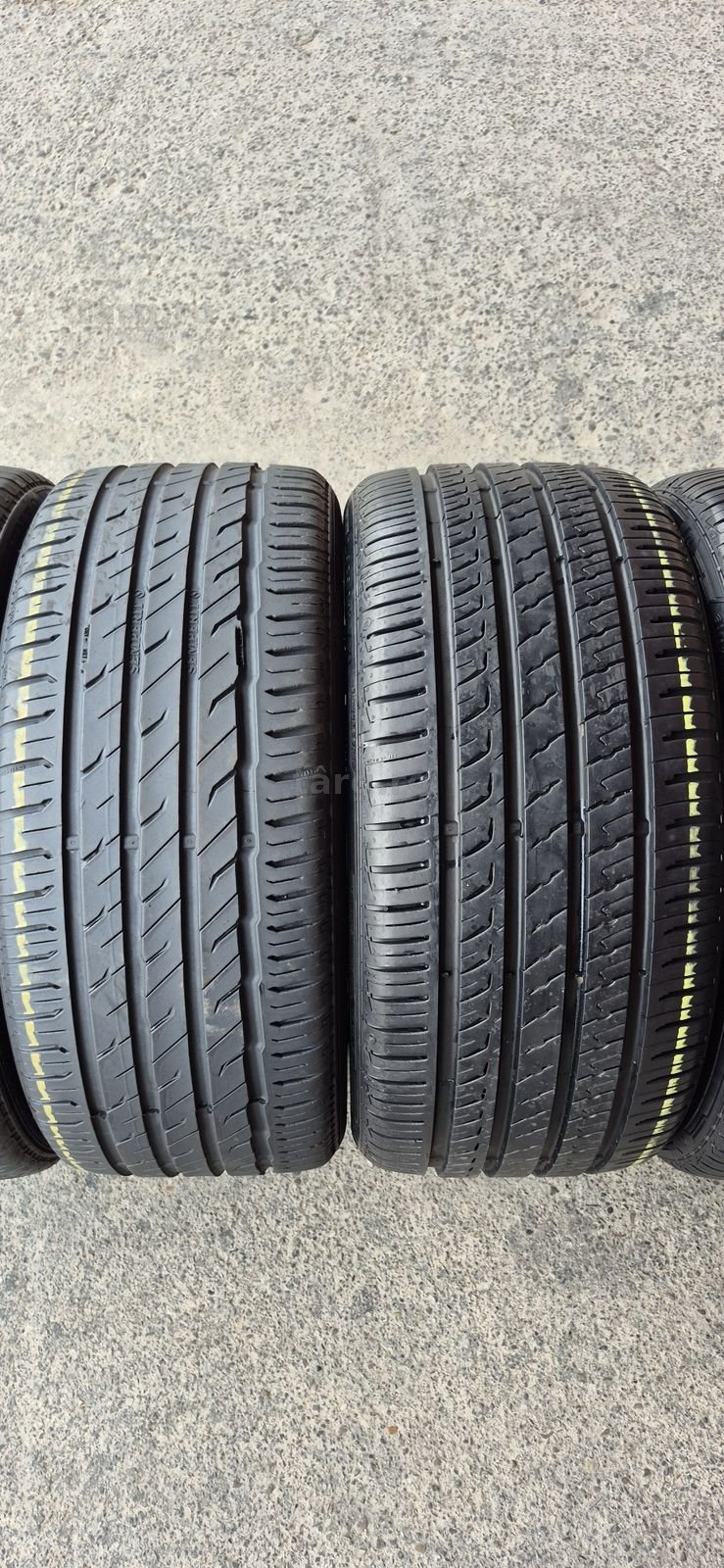 4 anvelope vara,fata Semperit 225/40/18,spate Barum 245/35/18.Pretul este pe bucata. 2