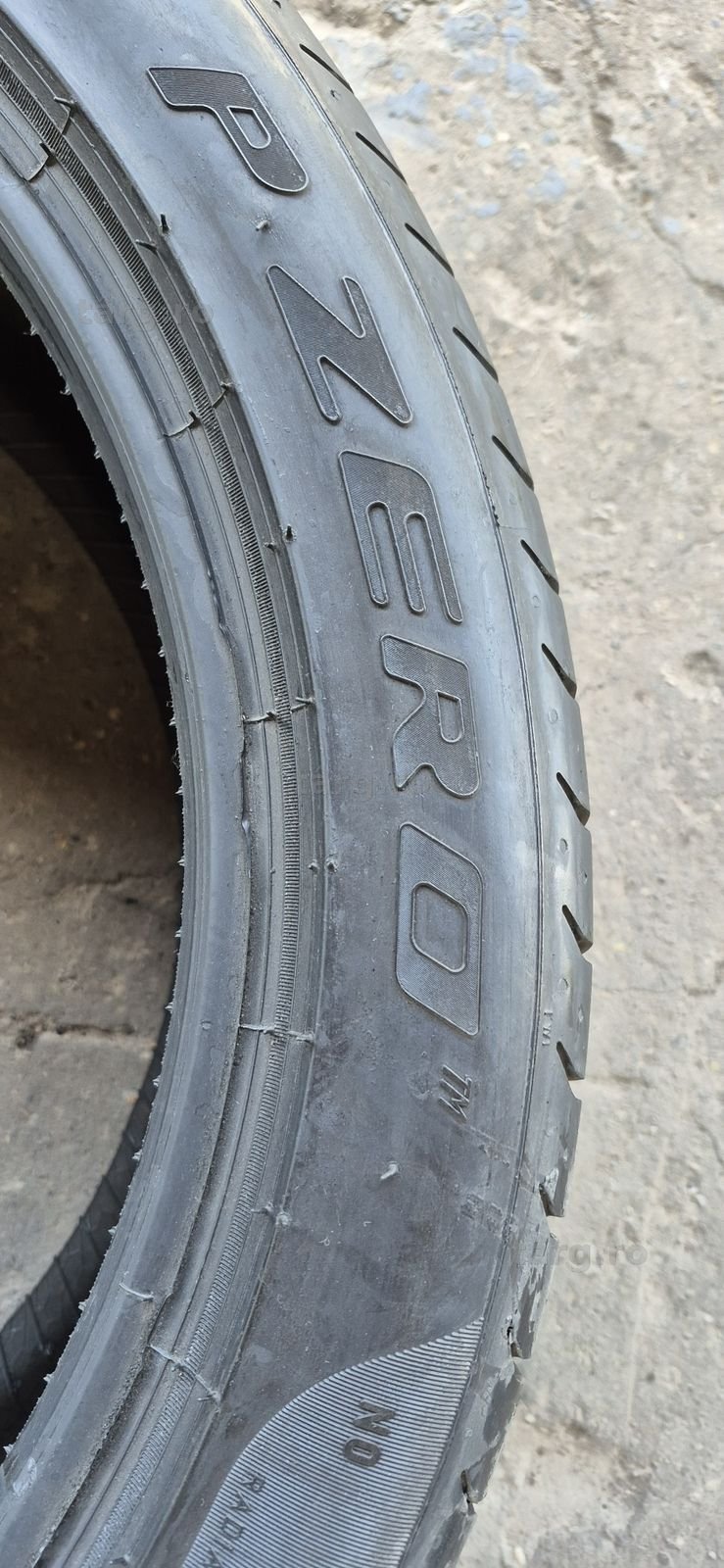 2 anvelope vara Pirelli 265/40/19.Pretul este pe bucata. 4
