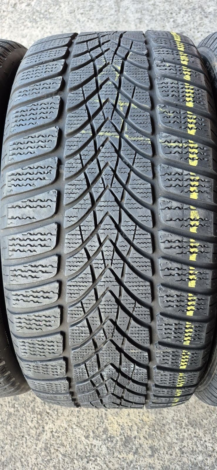4 anvelope iarna Dunlop,fata 225/45/18,spate 255/40/18.Pret/bucata. 3