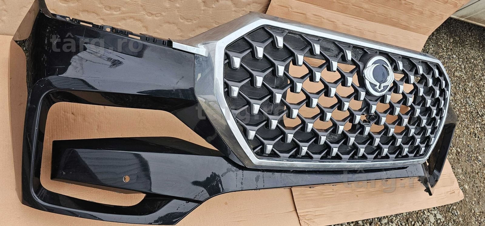 Bara fata cu grila radiator SsangYong Rexton Y400 2021 2022 2023 2024