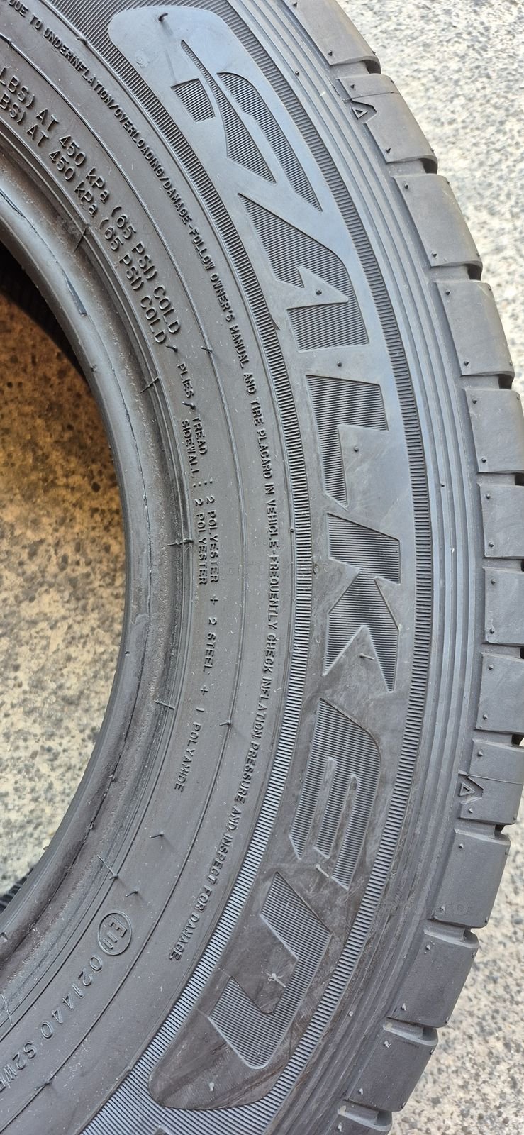 4 anvelope vara ca noi Falken 215/70/15C.Pretul este pe bucata. 4