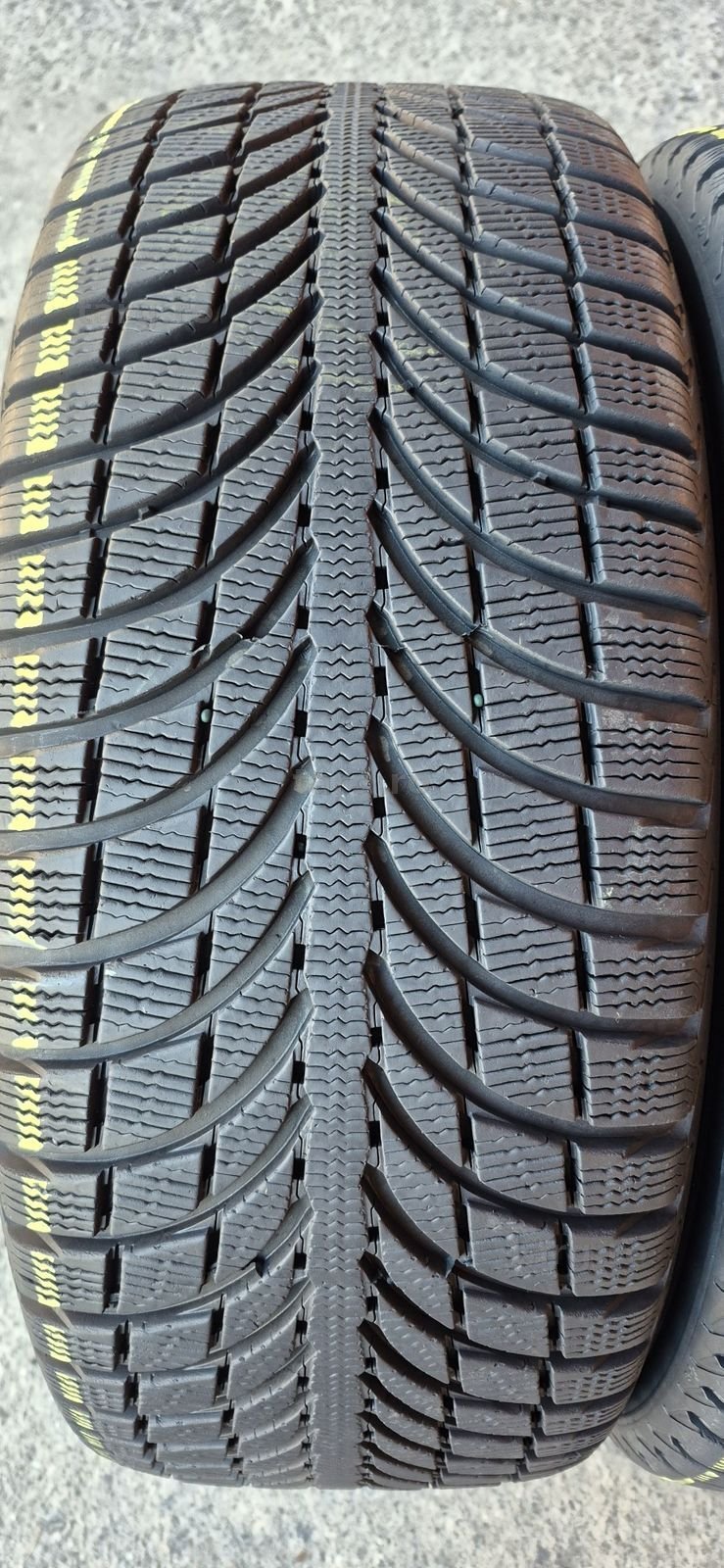 4 anvelope iarna Michelin 235/55/18.Pretul este pe bucata. 3