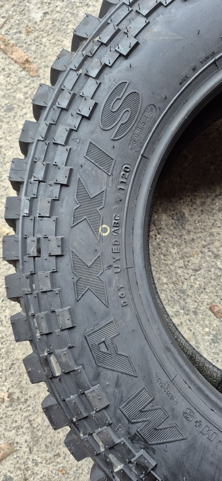 2 anvelope M+S noi Maxxis 205/16 C,dot 2020.Pretul este pe bucata 3