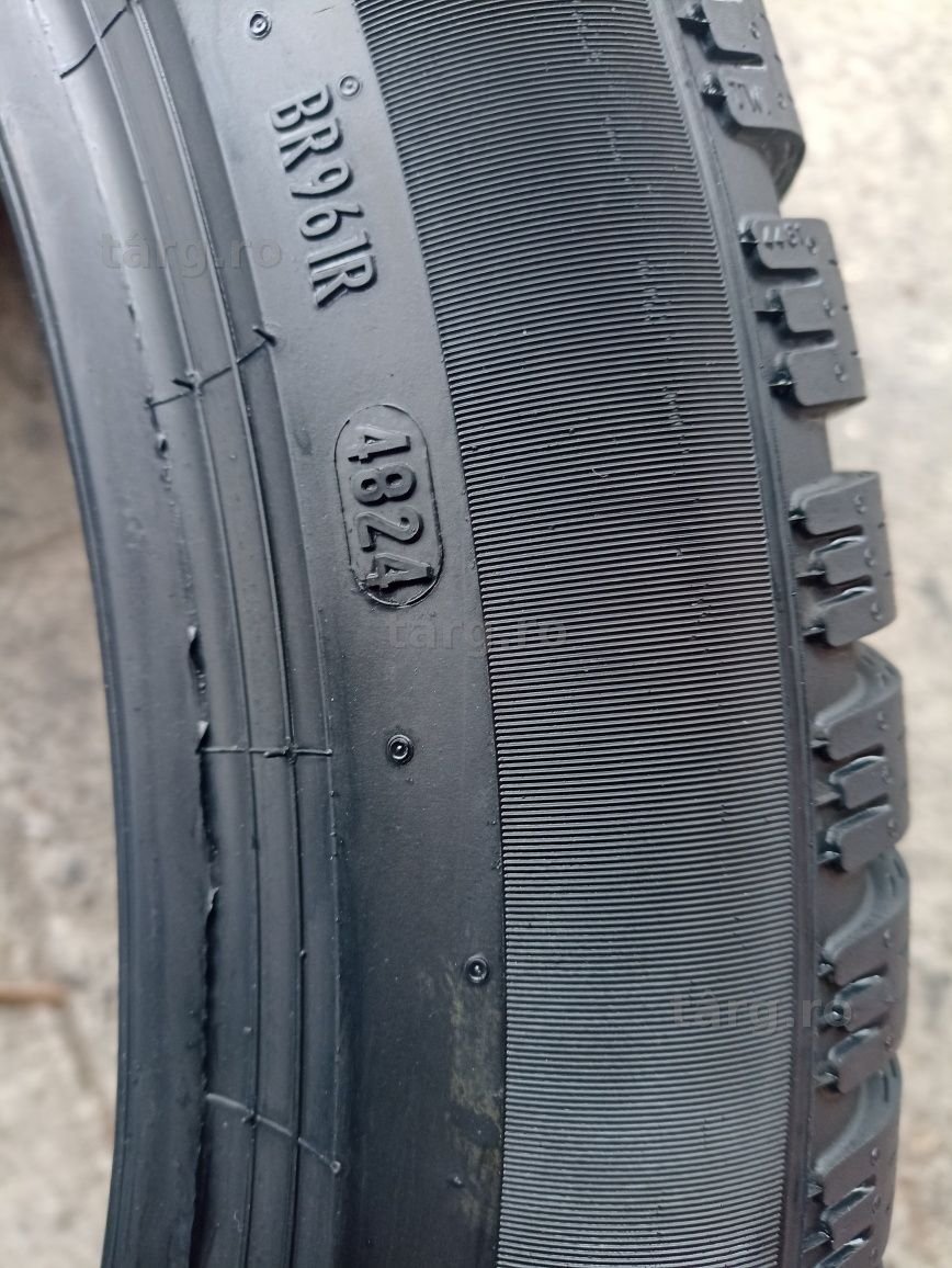 O anvelopa de iarna ca si noua Pirelli 285/40 R23 dot 4824 2