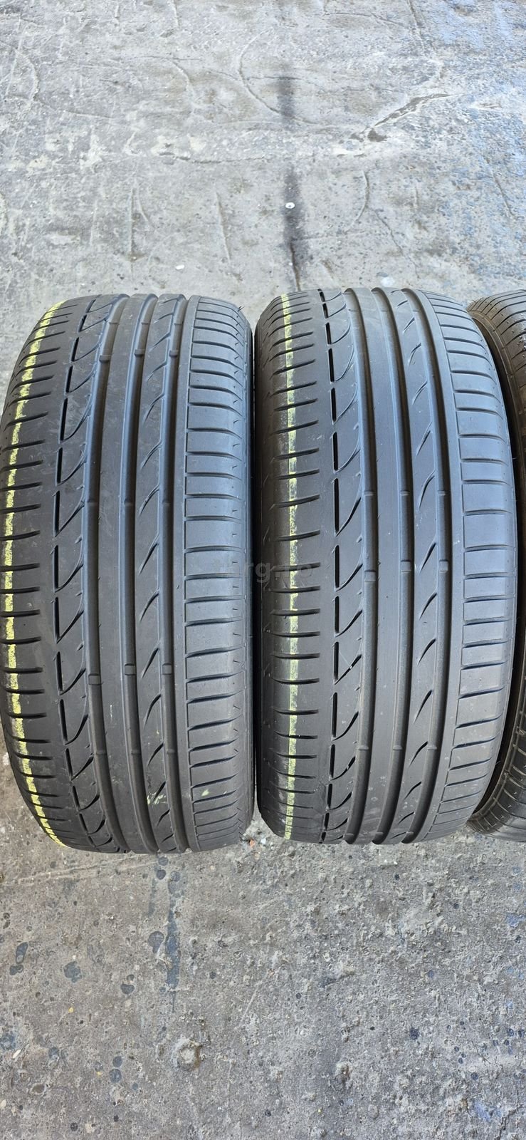 4 anvelope vara Bridgestone 235/50/18.Pretul este pe bucata. 2