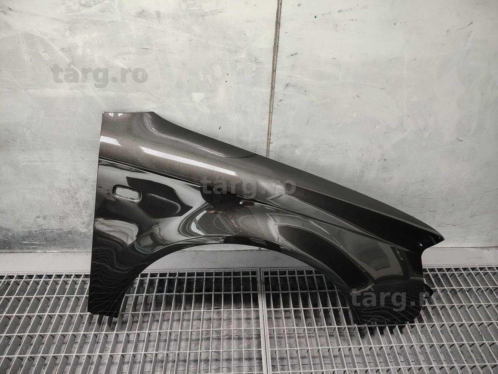 Aripa Fata Dreapta Audi A4 B7 An 2004-2007 (LZ7L (Maro))