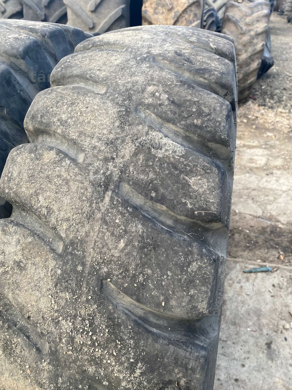 Cauciucuri 1400 R24 Goodyear 4