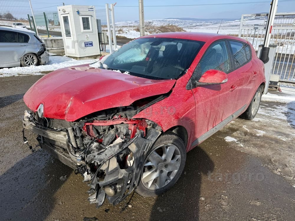 Dezmembrez / Dezmembrari / Piese / Accesorii Renault megane 3 hatchback rosu 2012 1.5 dci k9k 636 stanga