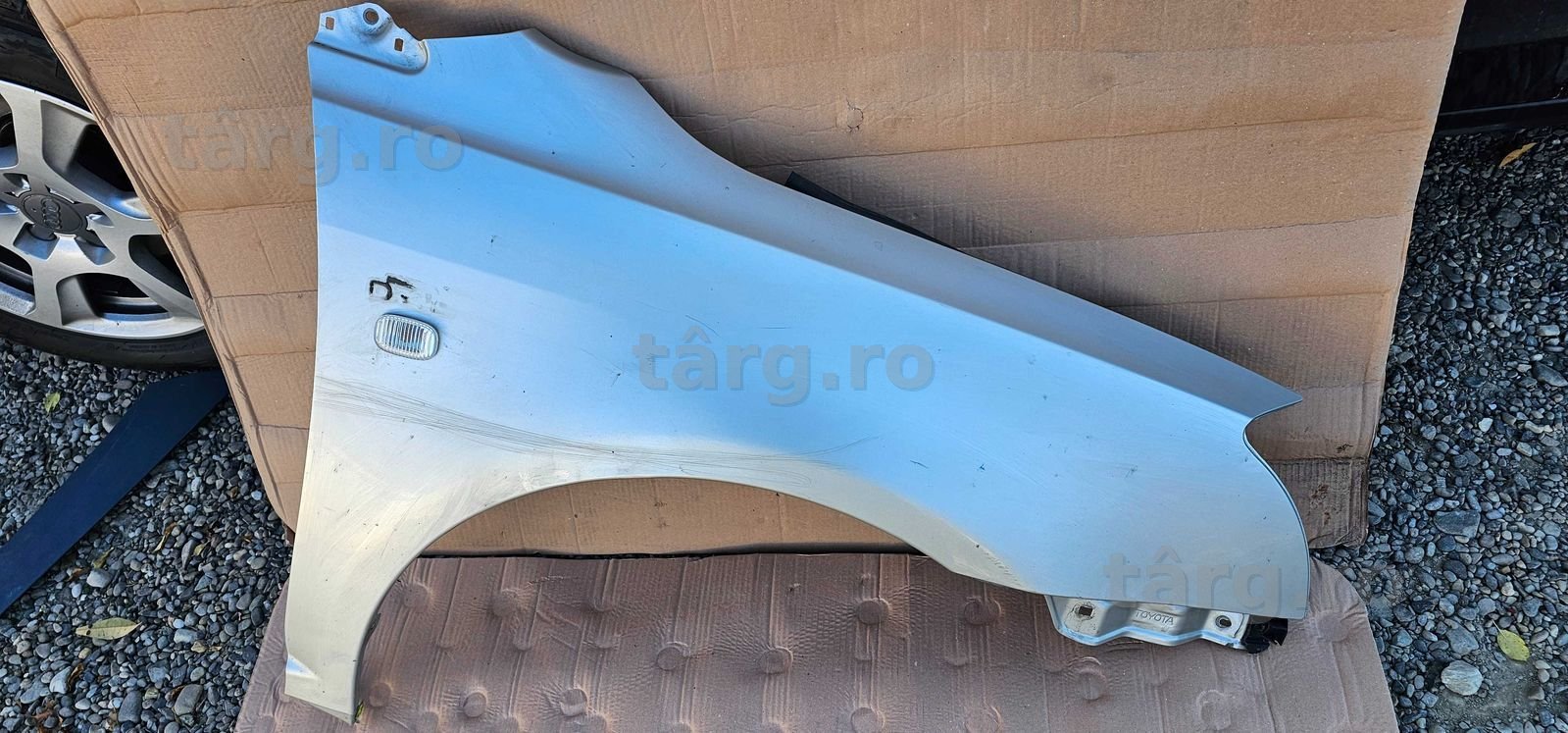 Aripa dreapta fata Toyota Avensis T25 2004 / 2005 2006