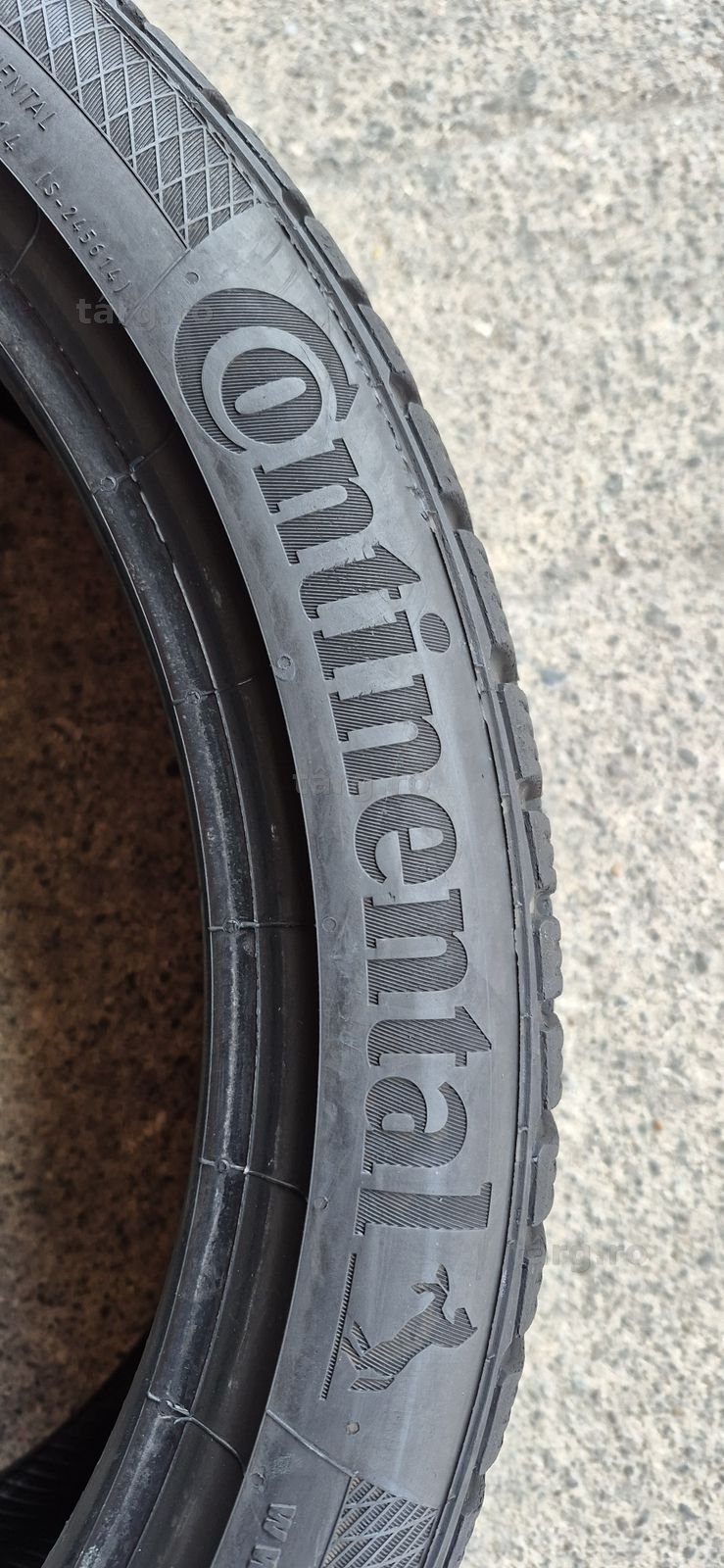 4 anvelope iarna Continental 215/40/18.Pretul este pe bucata 4