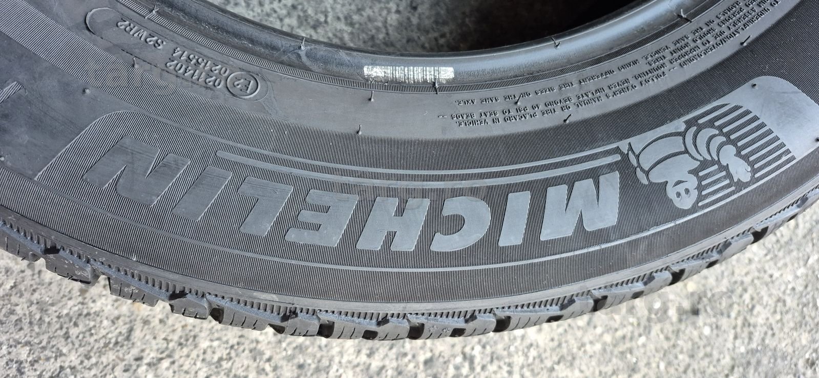 4 anvelope iarna ca noi Michelin 235/60/17.Pretul este pe bucata. 4