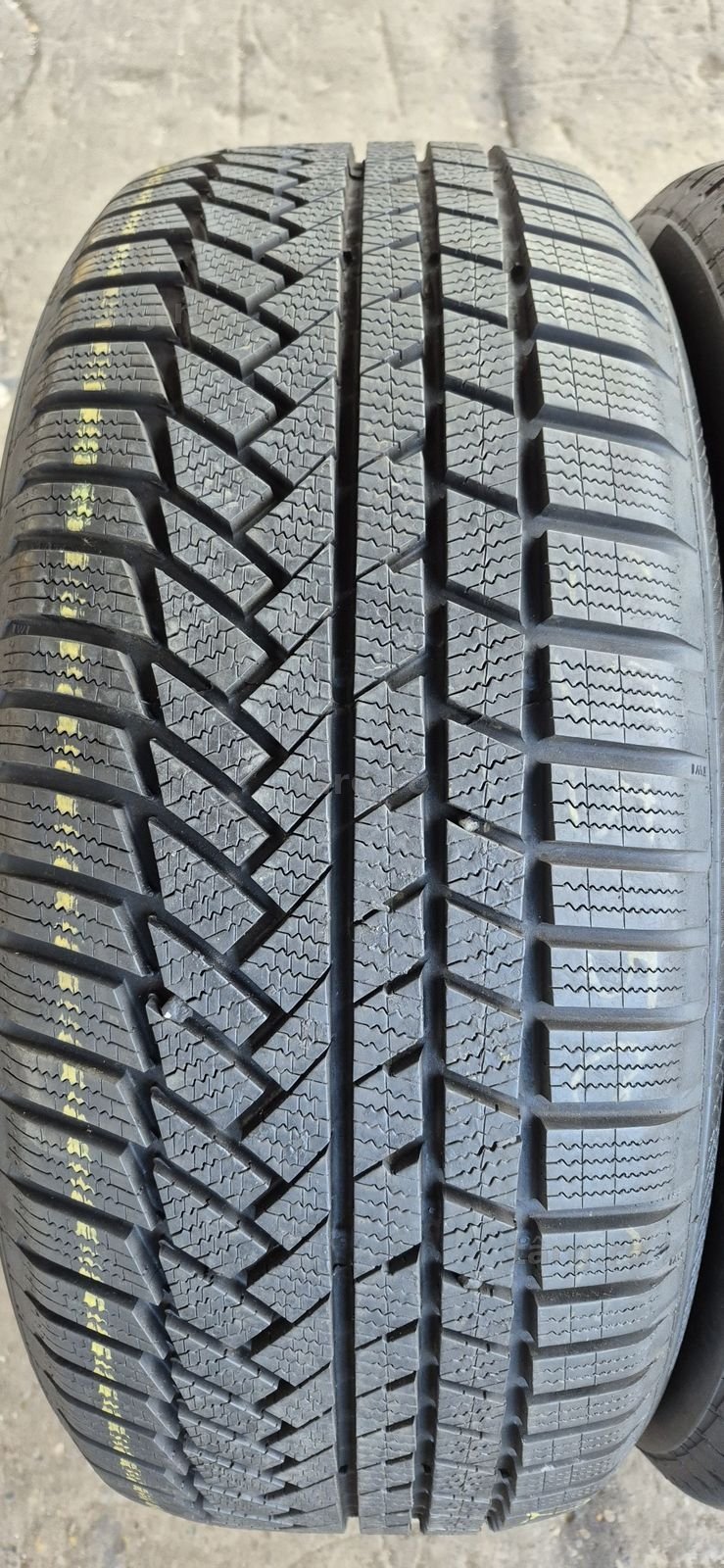 4 anvelope iarna Continental 255/50/20.Pretul este pe bucata 3