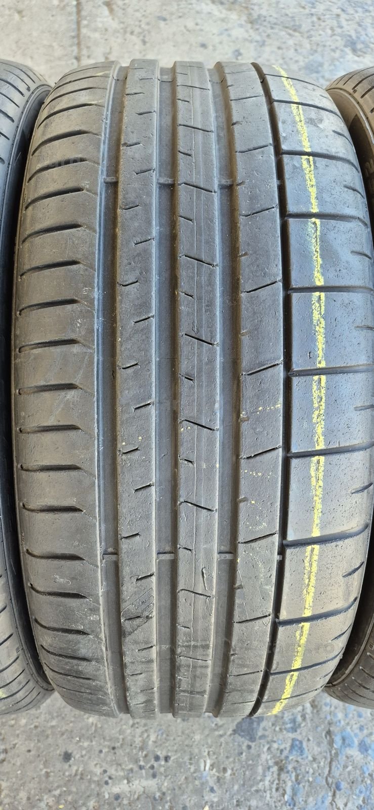 4 anvelope vara Pirelli 235/35/20.Pretul este pe bucata. 3