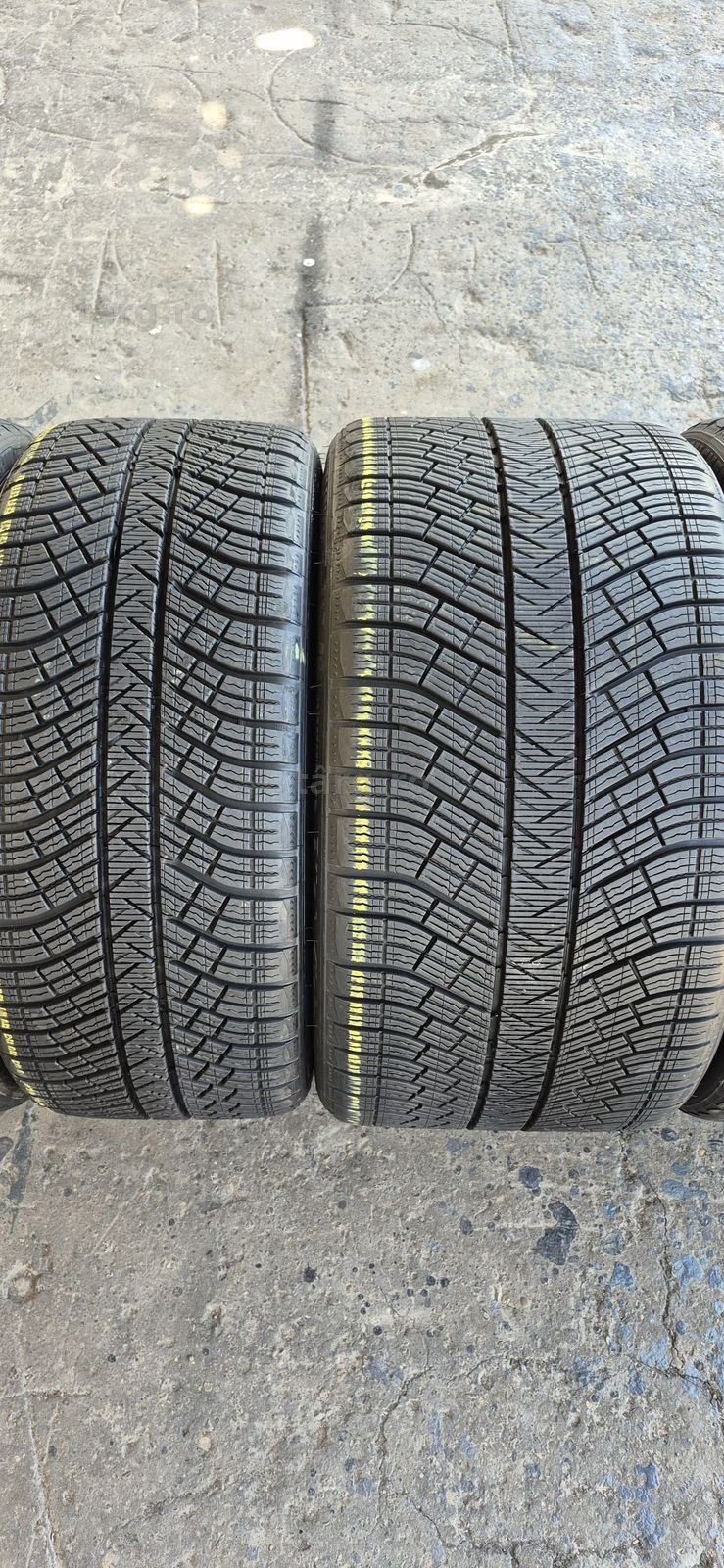 4 anvelope iarna ca noi Michelin,fata 245/35/20,spate 295/30/20.Pretul este pe bucata. 2