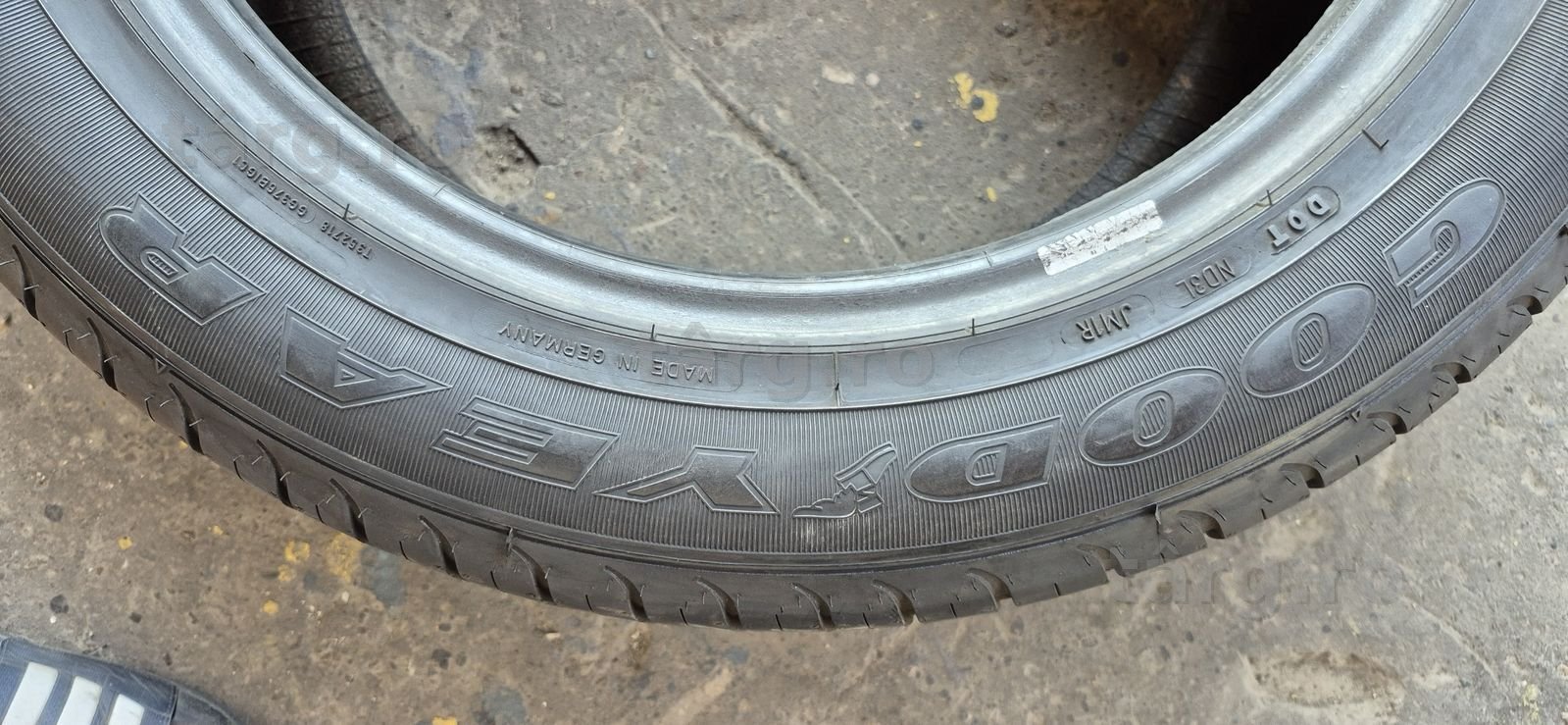 2 anvelope vara ca noi Goodyear 235/55/18.Pretul este pe bucata. 3