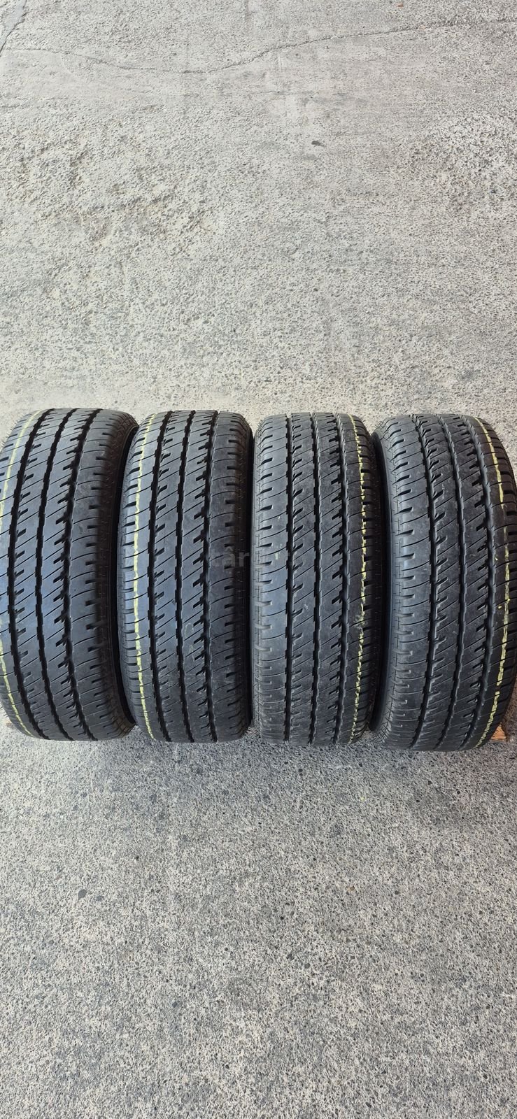 4 anvelope vara ca noi Vredestein 215/60/16C.Pretul este pe bucata.