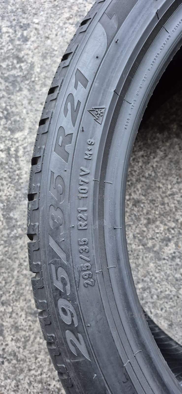 4 anvelope iarna Pirelli 295/35/21.Pretul este pe bucata. 6