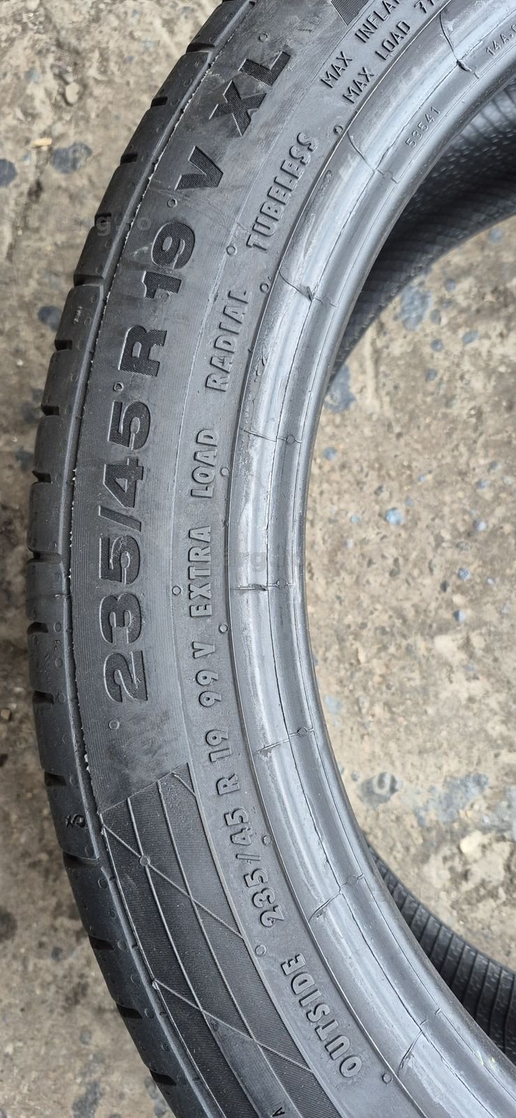 4 anvelope vara Continental 235/45/19.Pretul este pe bucata. 6