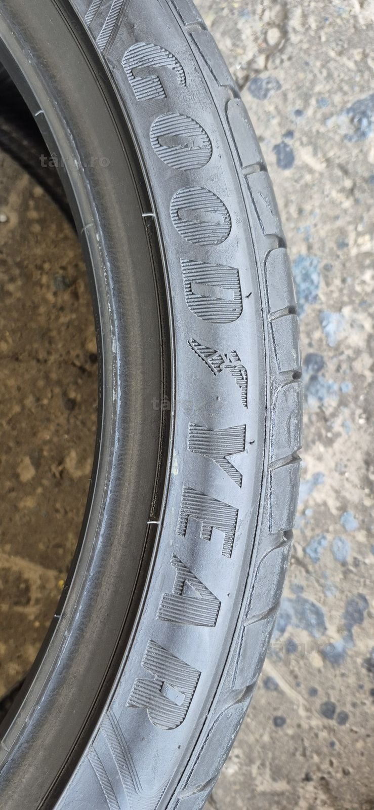 4 anvelope vara runflat 10%uzura, Goodyear,fata 225/40/19,spate 255/35/19.Pretul este pe bucata. 3