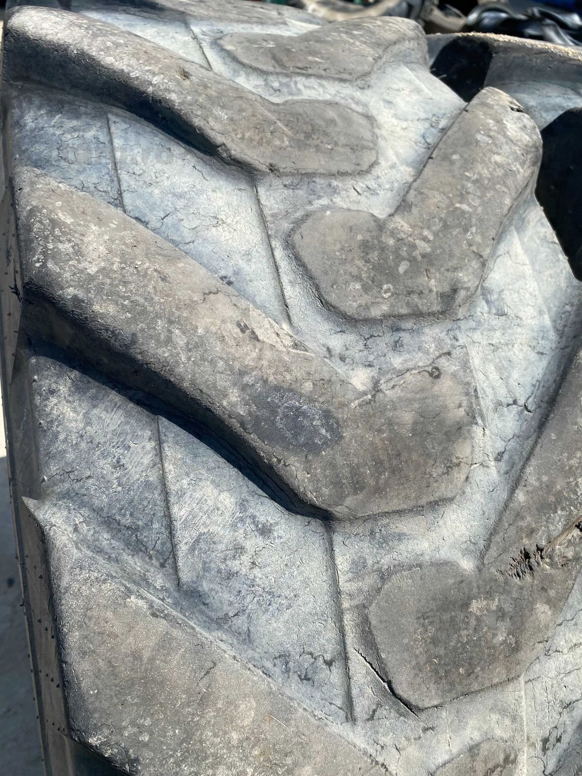 Cauciucuri sh 15.5/80 R24 4
