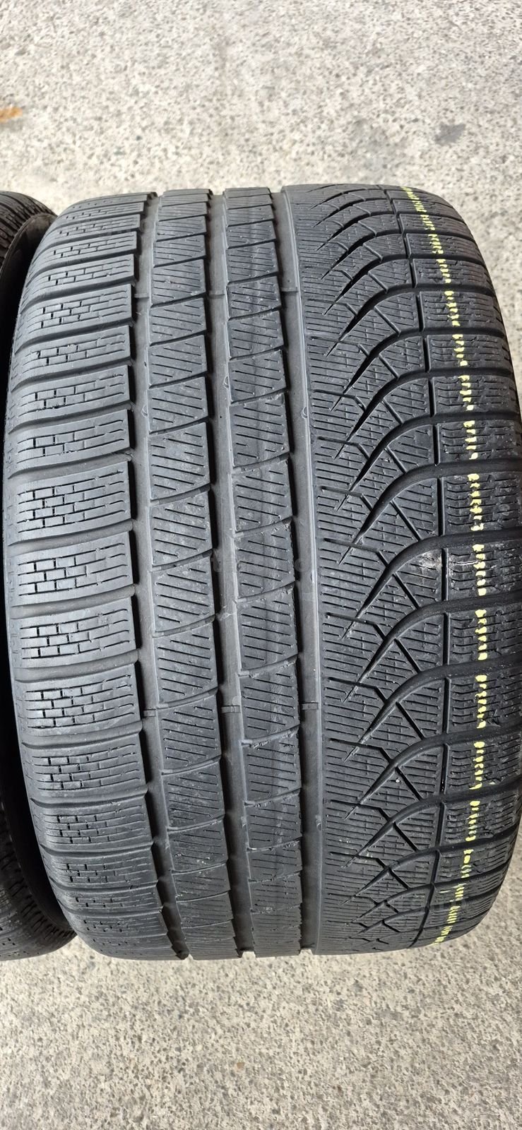 2 anvelope iarna Pirelli 315/30/21.Pretul este pe bucata 2