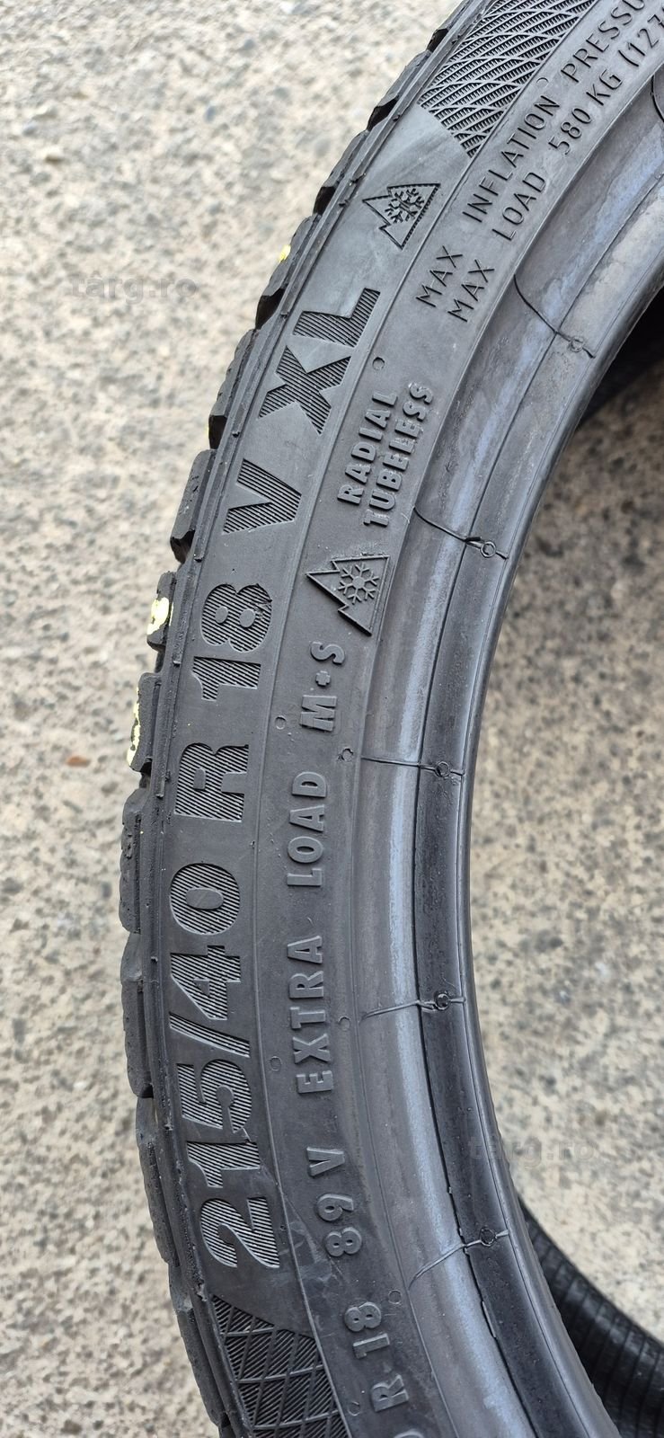 4 anvelope iarna Continental 215/40/18.Pretul este pe bucata 6