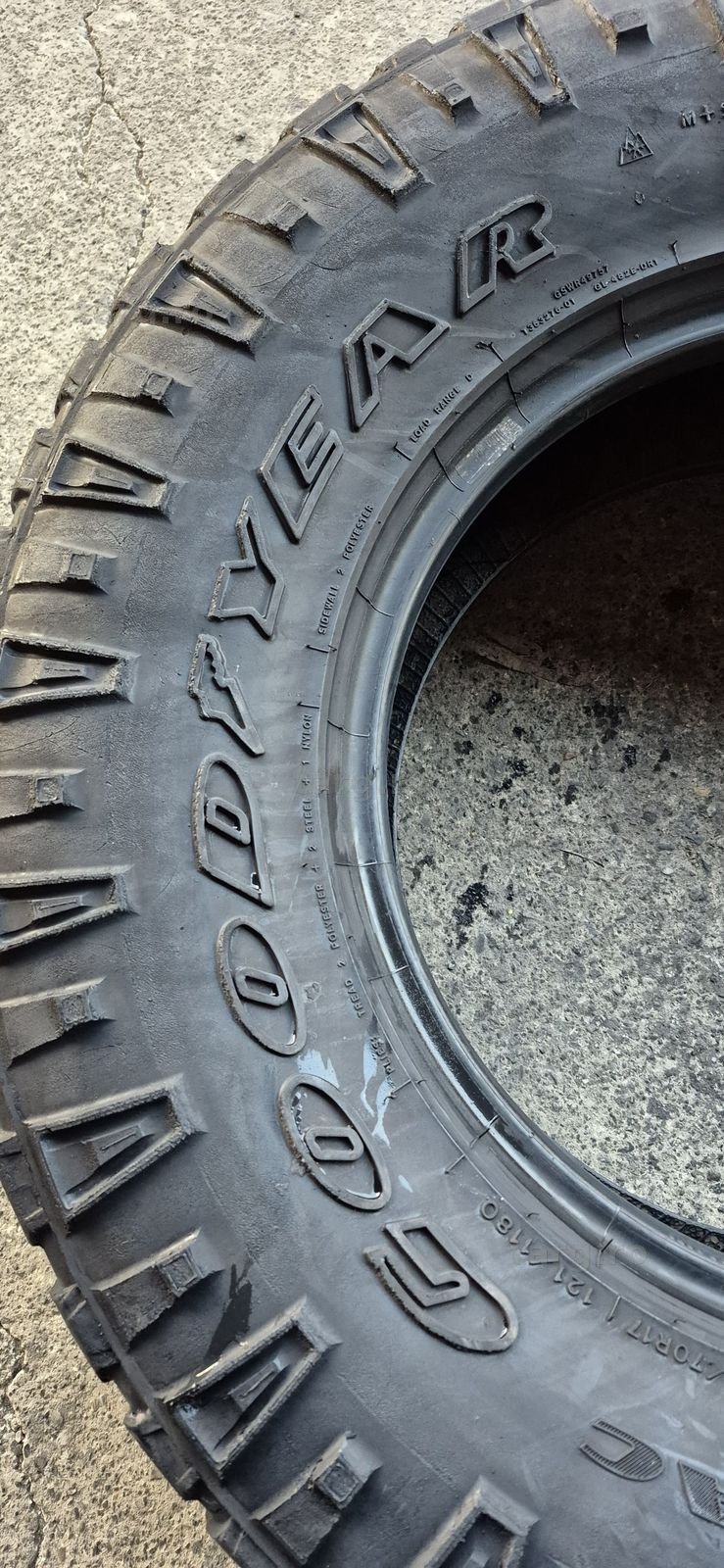 2 anvelope Offroad iarna Goodyear 285/70/17.Pretul este pe bucata. 3