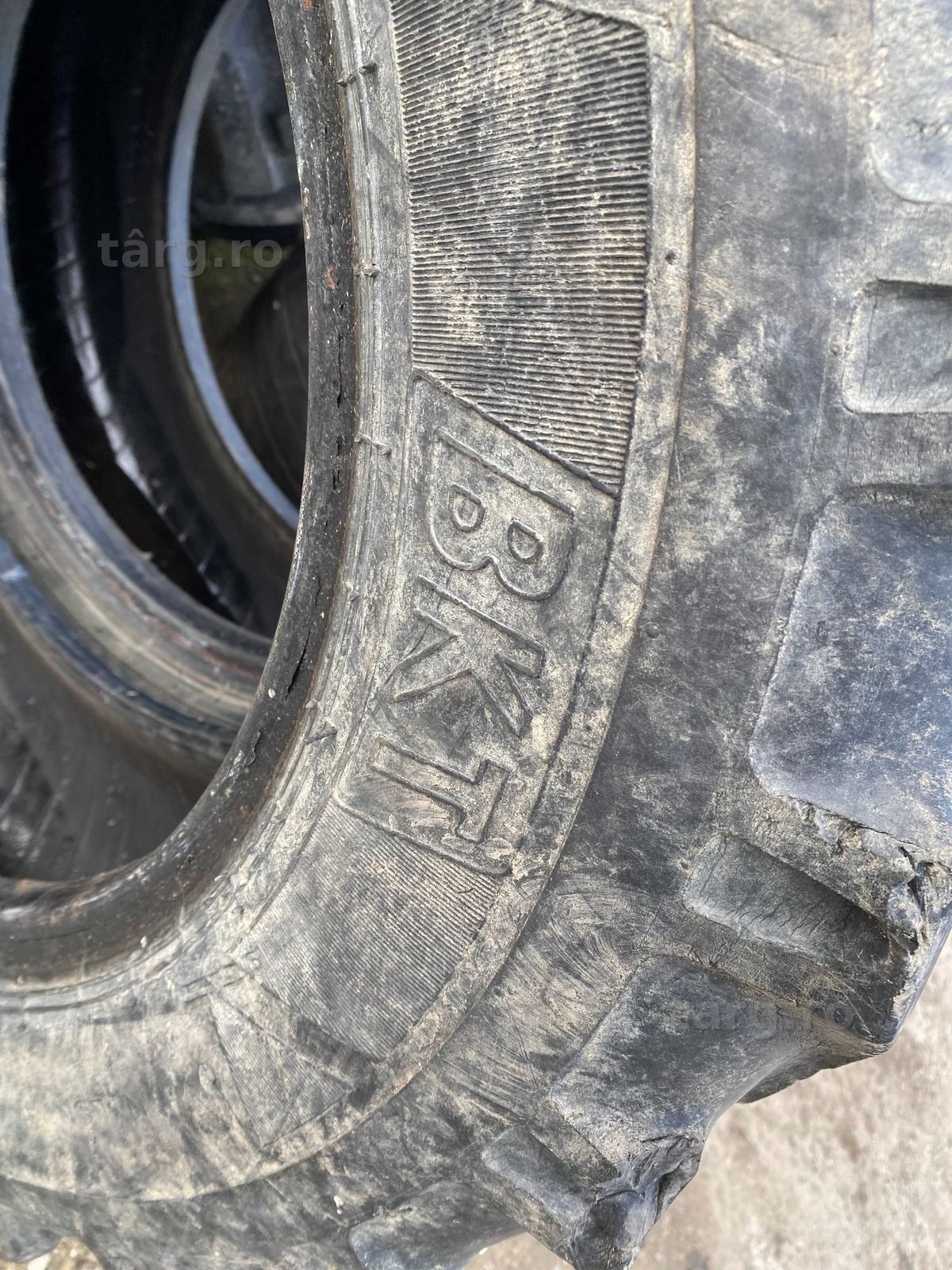 Anvelope sh 10.5 R20 BKT 3