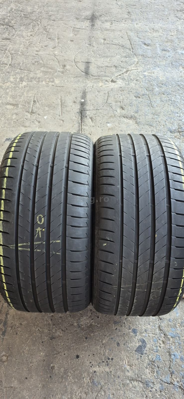 2 anvelope vara Bridgestone 285/35/20,dot 2022.Pretul este pe bucata.