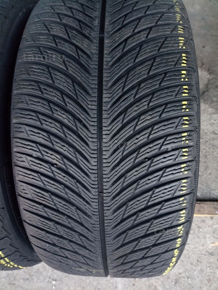 2 anvelope de iarna ca si noi Michelin 265/40 R19 dot 0523 3