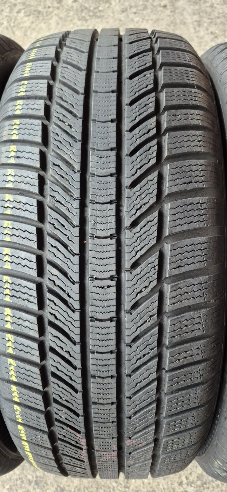 4 anvelope iarna ca si noi Continental 235/55/17.Pretul este pe bucata 3