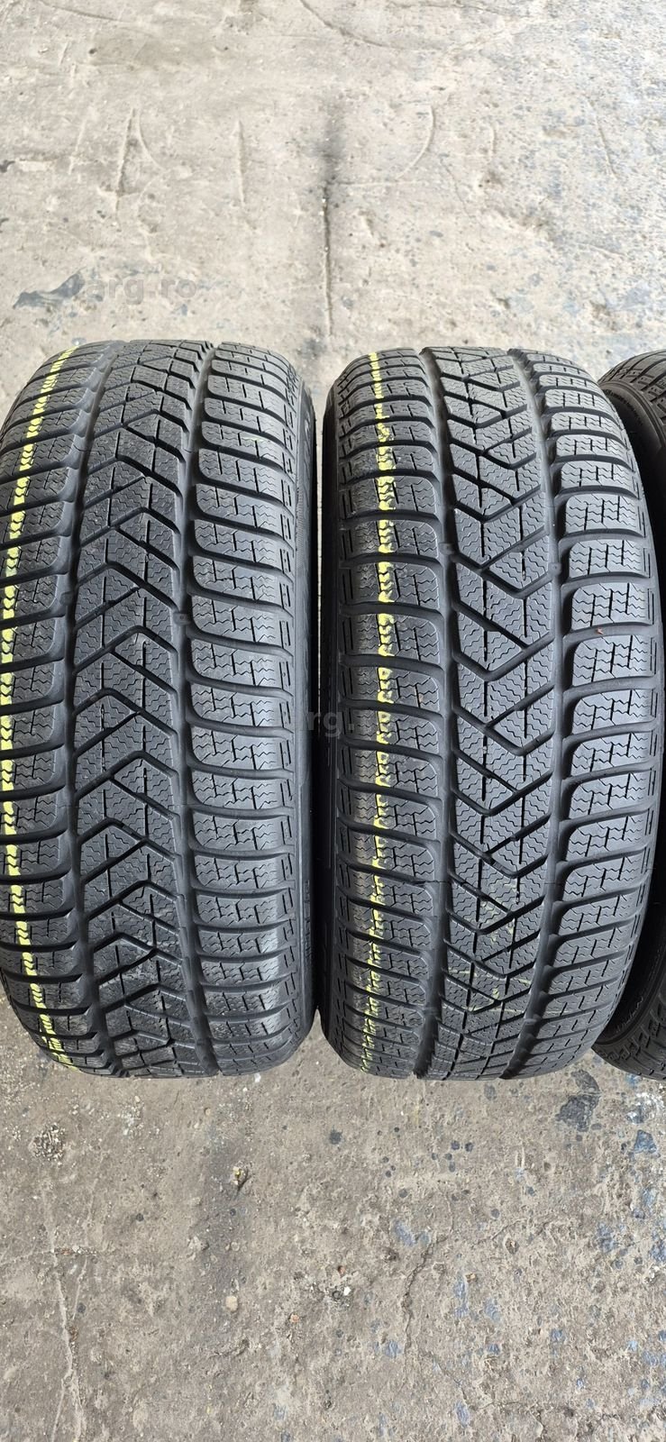 4 anvelope iarna ca noi Pirelli 225/40/19.Pret/bucata. 2