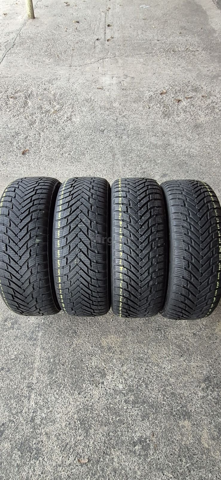 4 anvelope iarna Nokian 235/60/17,dot 2020.Pretul este pe bucata.
