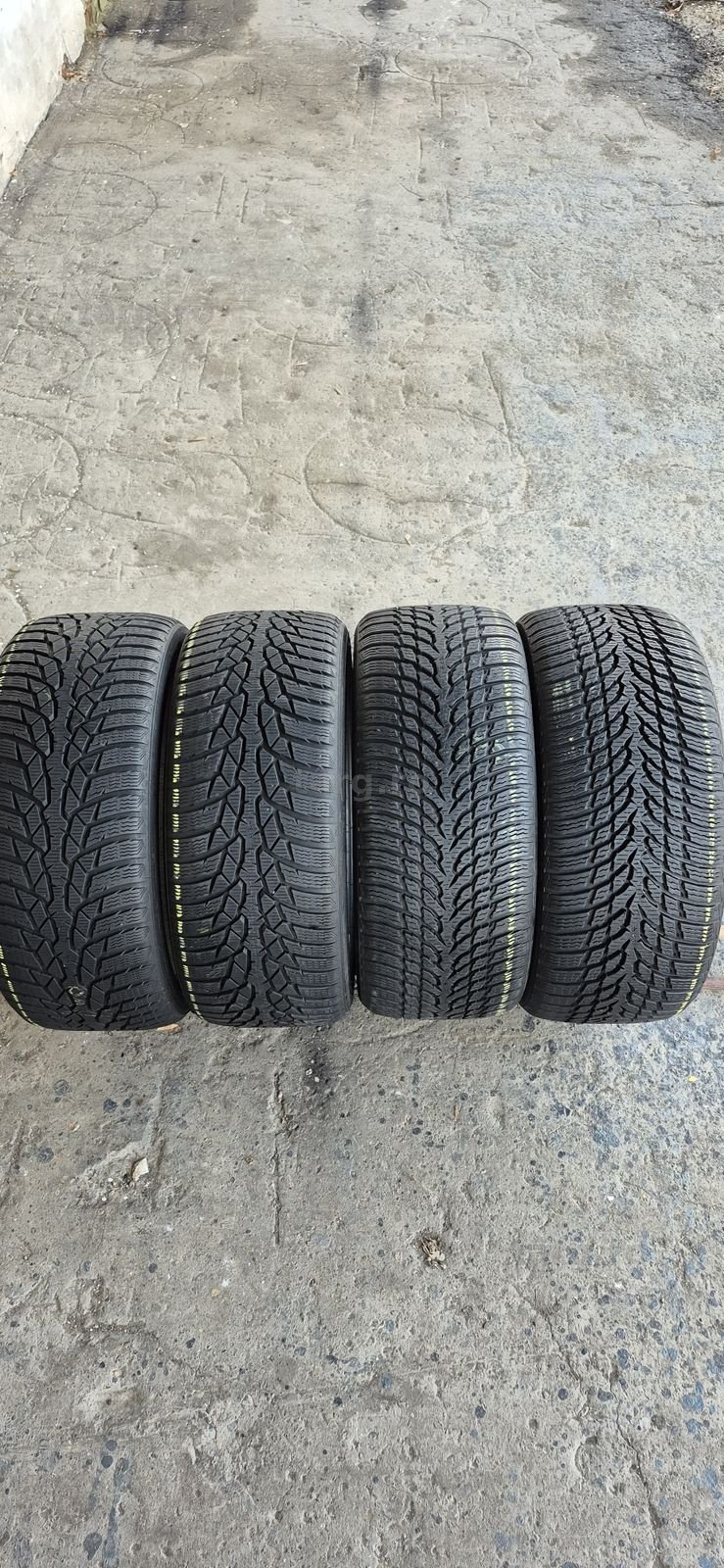 4 anvelope iarna Nokian 235/35/19.Pretul este pe bucata.