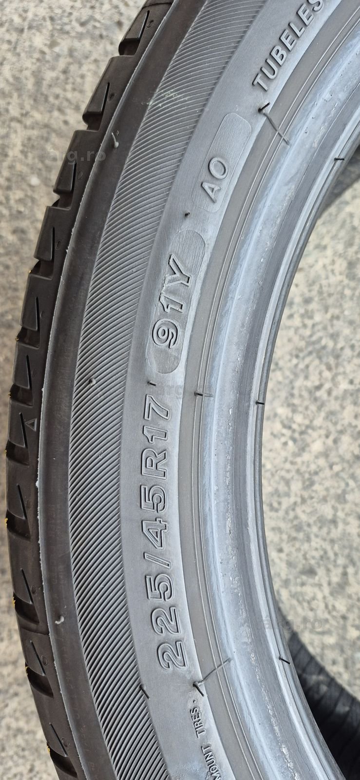 4 anvelope vara Bridgestone 225/45/17.Pretul este pe bucata. 6