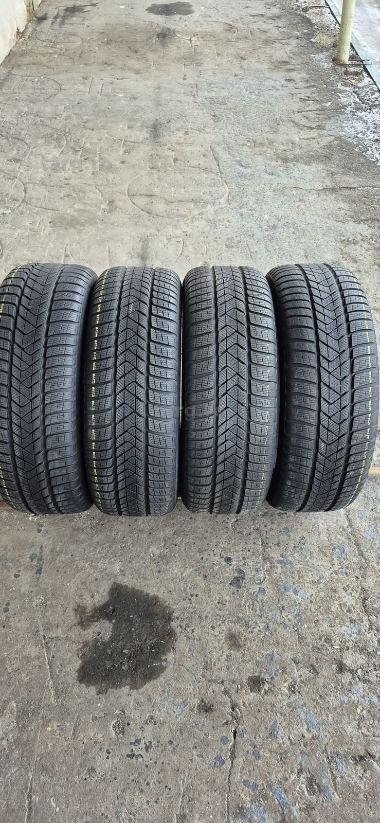 4 anvelope iarna RFT ca noi  Pirelli 245/50/19,dot 2023/2024.Pret/buc.