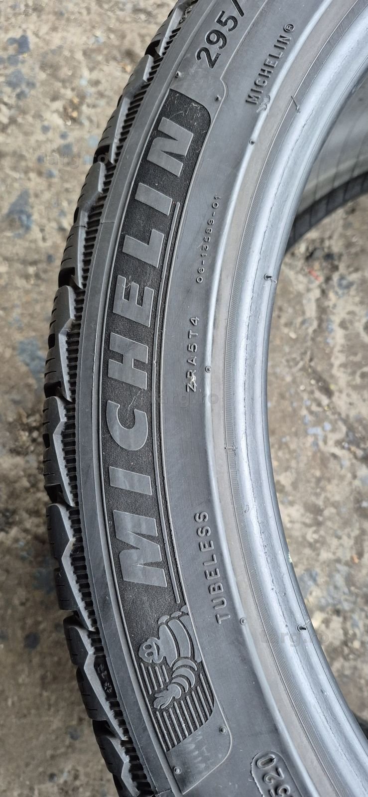 2 anvelope iarna Michelin 295/35/20,dot 2020.Pretul este pe bucata. 3