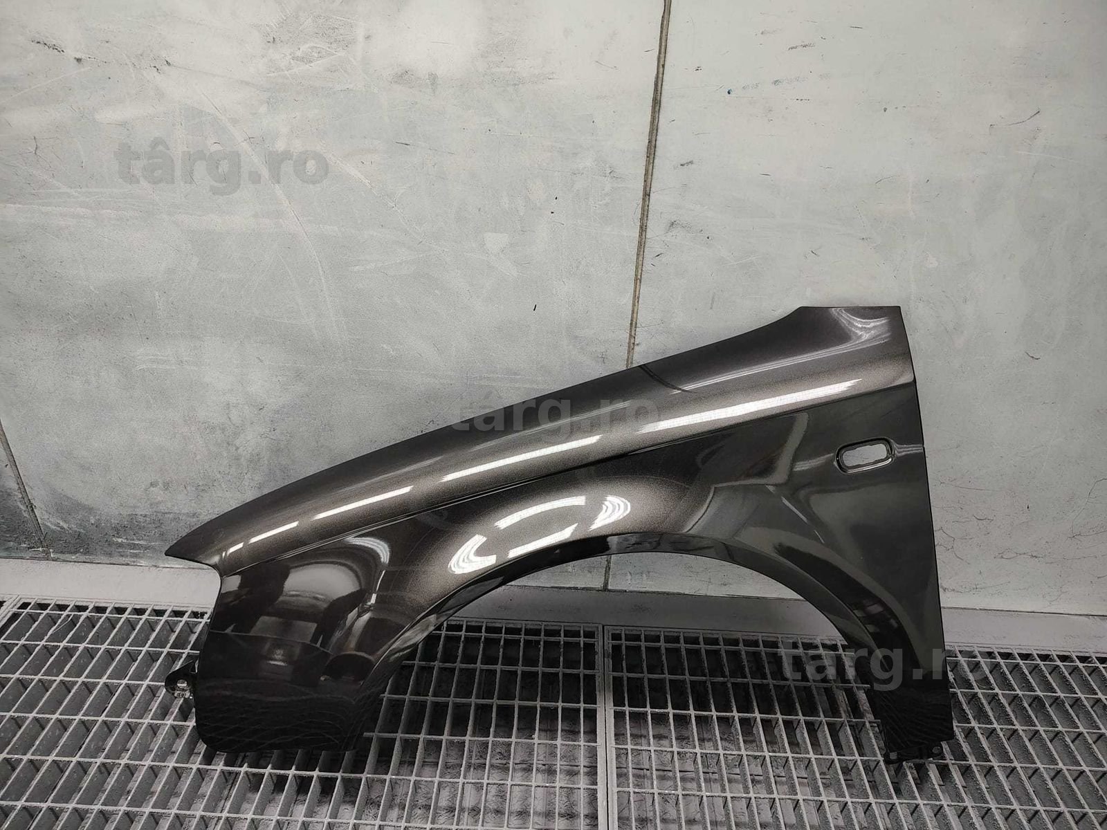 Aripa Fata Stanga Audi A4 B7 An 2004-2007 (LZ7L (Maro))