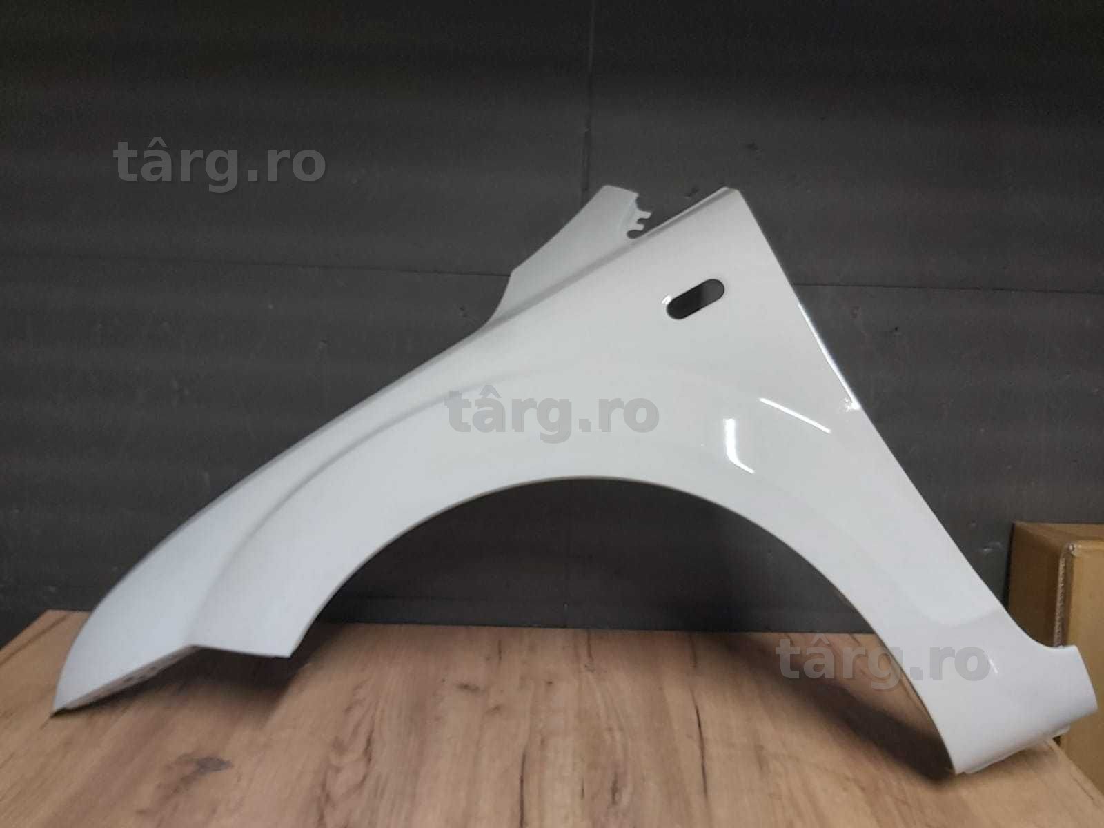 Aripa Fata Stanga Ford Focus 2/II 2004-2008 (Diamond White (Alb))
