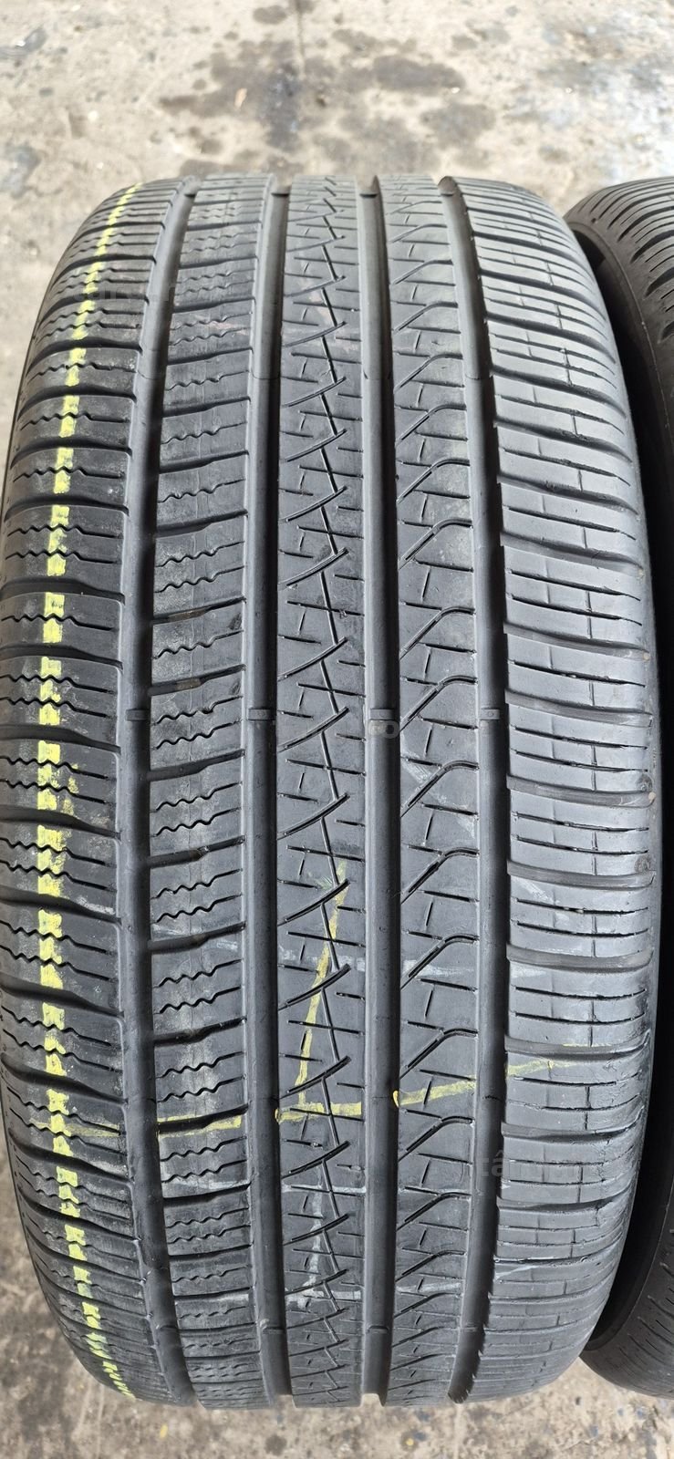 2 anvelope All season Pirelli 265/40/22.Pretul este pe bucata. 2
