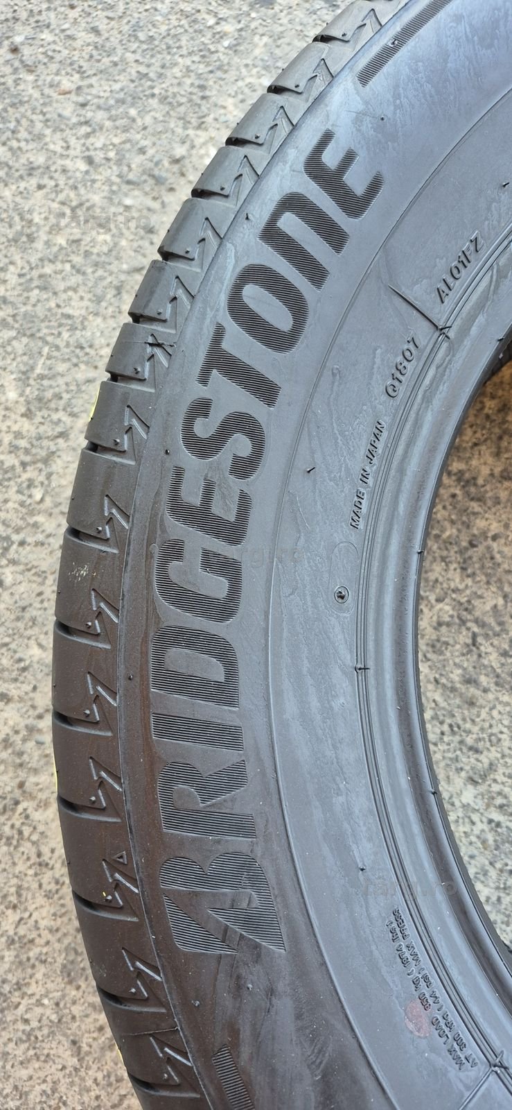 2 anvelope vara noi Bridgestone 225/65/17.Pretul este pe bucata. 3