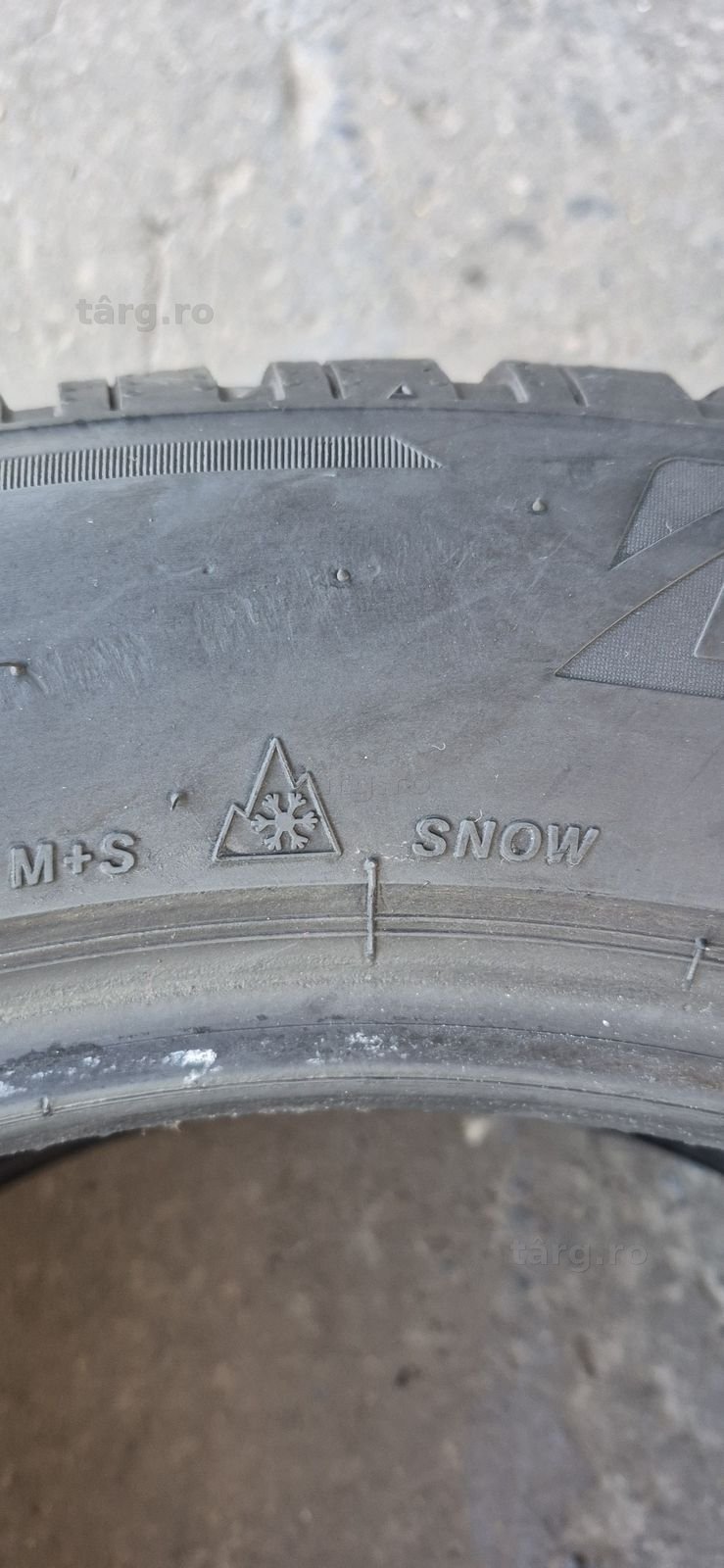 4 anvelope iarna Bridgestone,fata 255/50/19,spate 285/45/19.Pret/buc. 7